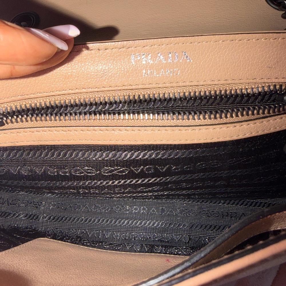 Prada Beige Leather Stud-Trim Shoulder Bag with Chain Strap - Picture 4 of 7
